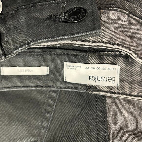 Bershka Women's Two-Tone Black Denim Mini Shorts - Size 00 - NWT - Picture 4 of 4